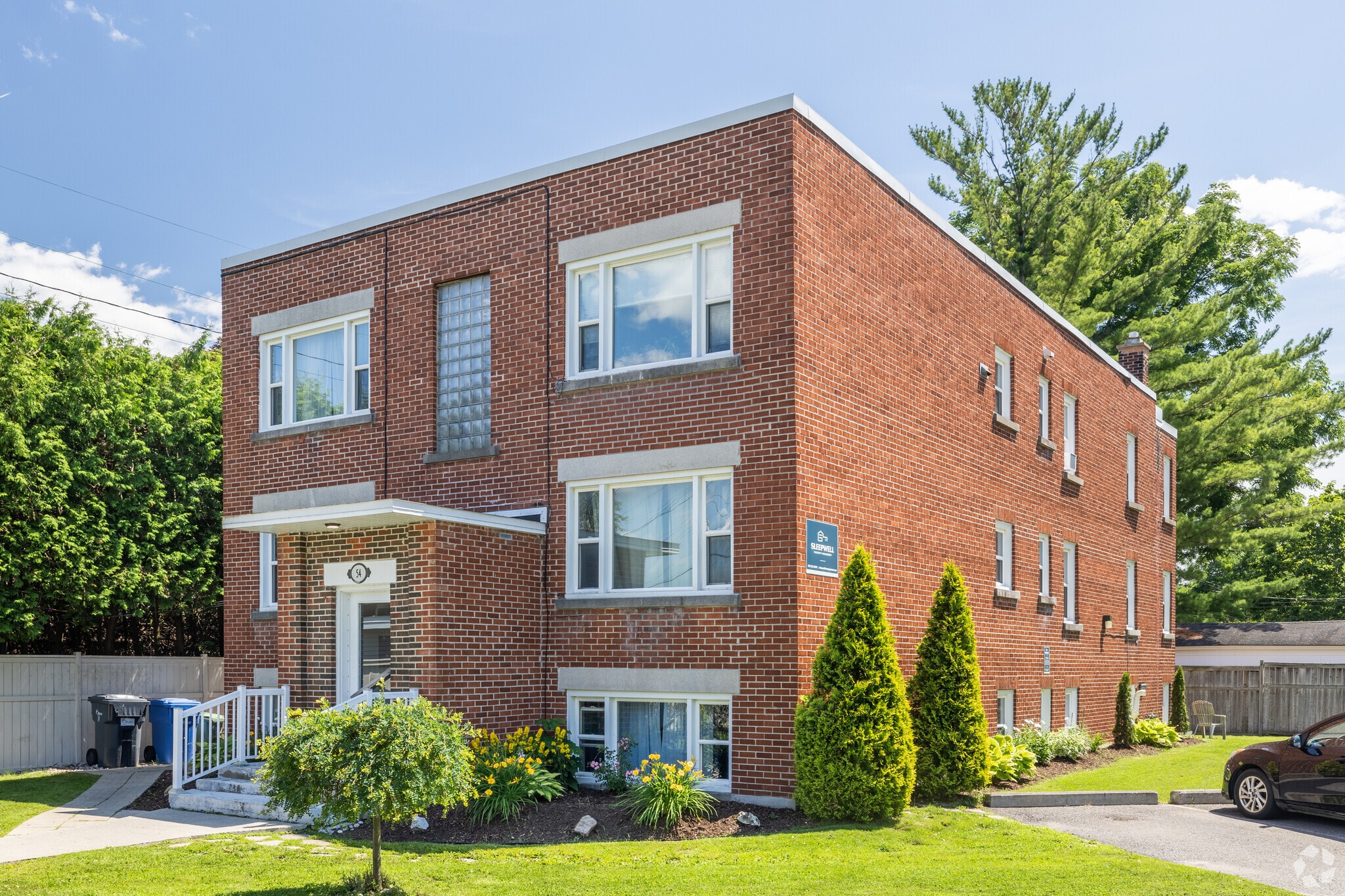 54 Centennial Blvd, Ottawa, ON à vendre Photo principale– Image 1 sur 3