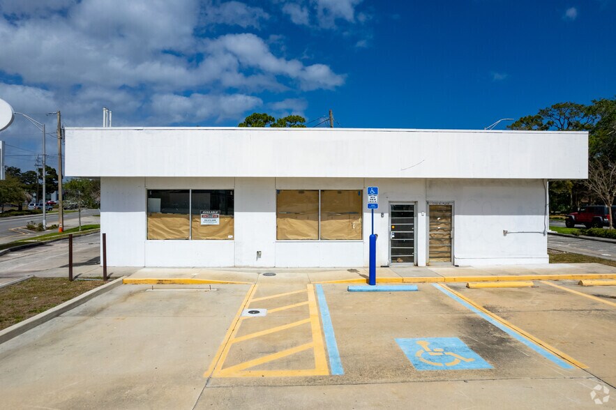 1220 S Washington Ave, Titusville, FL à louer - Photo de l’immeuble – Image 2 sur 31