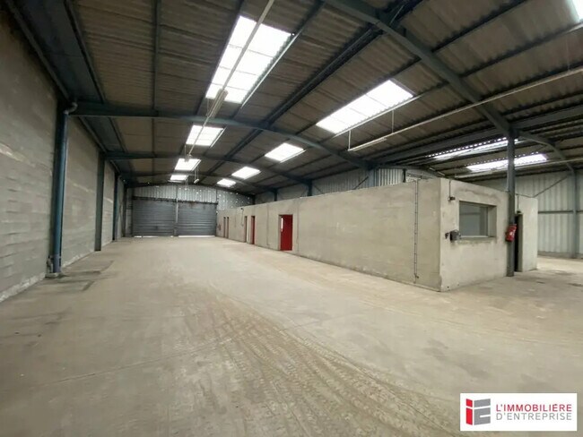 Plus de détails pour Local d’activités à vendre