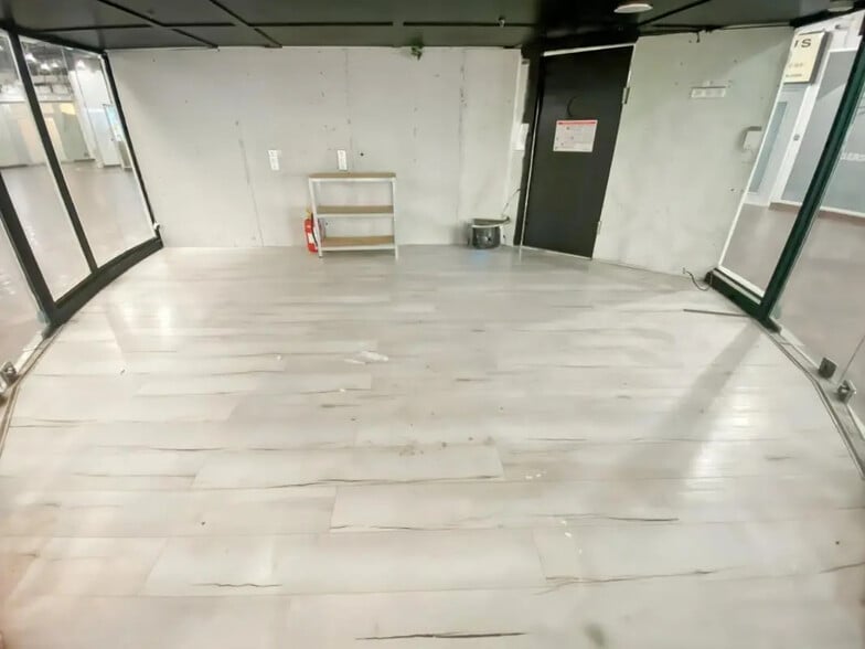 Local commercial dans Paris à louer - Photo de l’immeuble – Image 3 sur 4