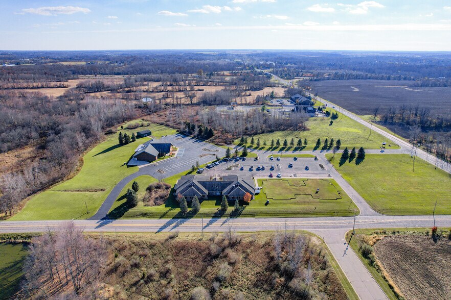 Williamston Center Dr, Williamston, MI à vendre - Photo de l’immeuble – Image 3 sur 3