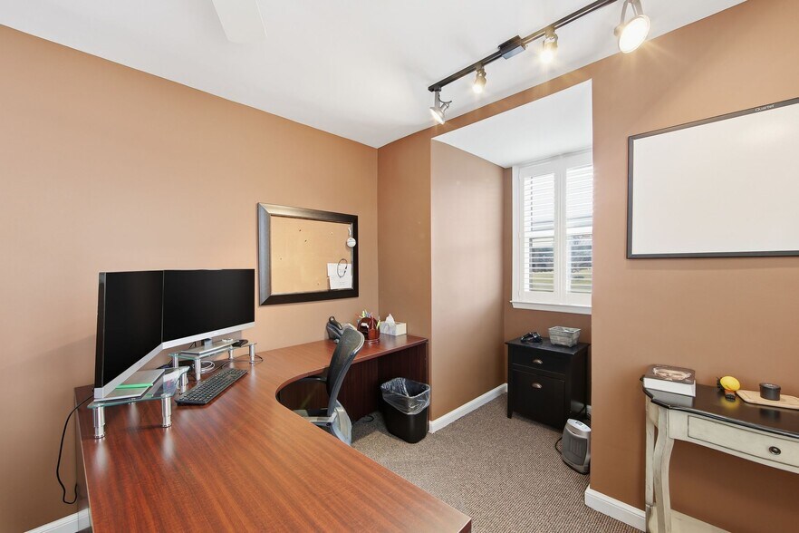 4024 West Chester Pike, Newtown Square, PA à louer - Photo de l’immeuble – Image 2 sur 23