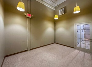 31 Hayward St, Franklin, MA à louer Photo intérieure– Image 1 sur 5
