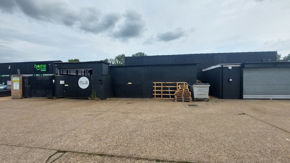 Winstanley Way, Basildon à vendre - Photo de l’immeuble – Image 1 sur 7