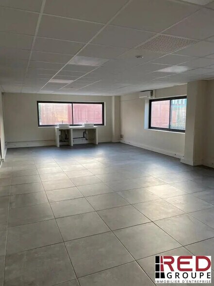 Local d’activités dans Aubagne à louer - Photo intérieure – Image 1 sur 5