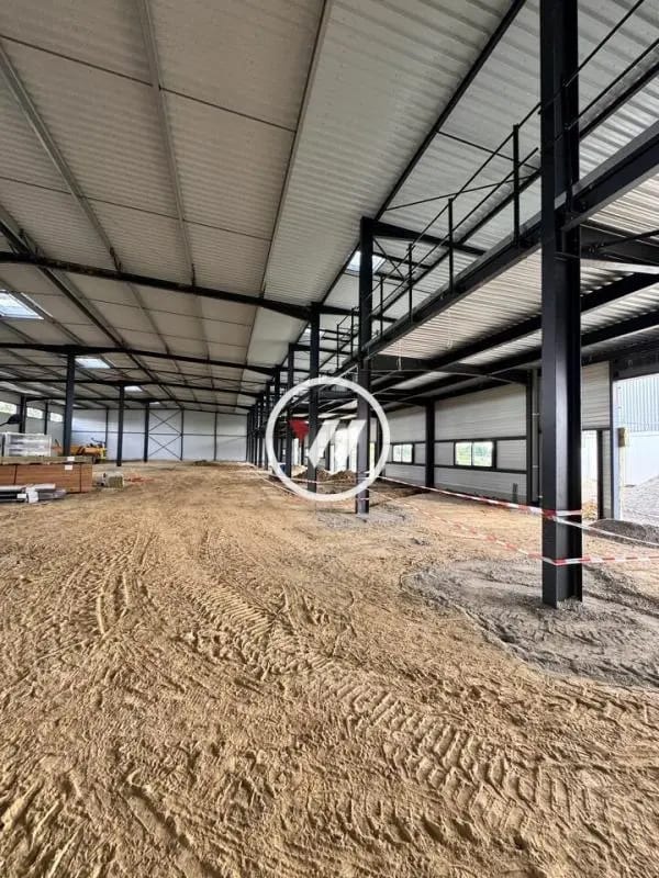 Local d’activités dans Viarmes à louer Photo intérieure– Image 1 sur 8