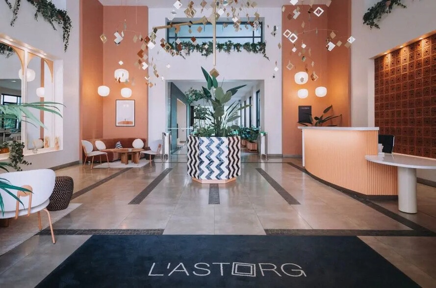 25-27 Rue D'Astorg, Paris à louer - Photo de l’immeuble – Image 2 sur 17