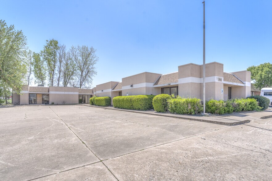 7814 NW 94th St, Oklahoma City, OK à vendre - Photo de l’immeuble – Image 2 sur 4