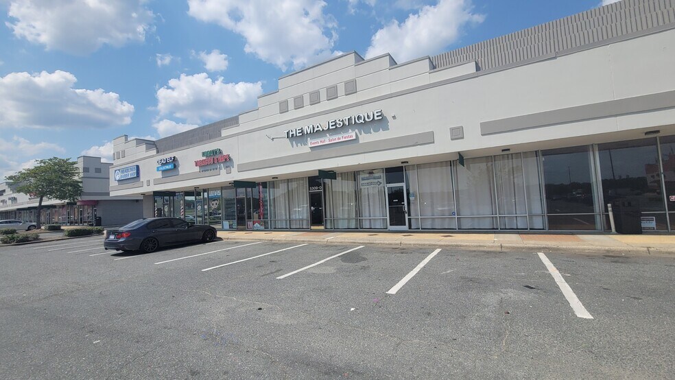 5301-5323 E Independence Blvd, Charlotte, NC à louer - Photo de l’immeuble – Image 3 sur 11