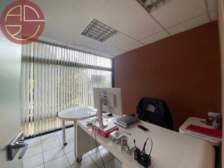 Plus de détails pour Local commercial à vendre