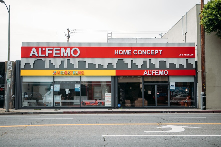 1109 S Robertson Blvd, Los Angeles, CA à louer - Photo de l’immeuble – Image 1 sur 12
