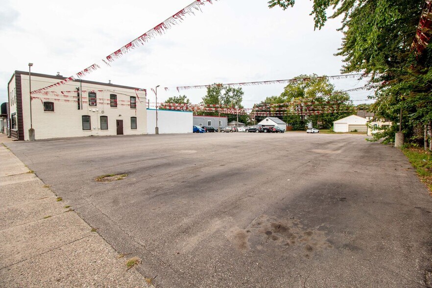 2642 Central NE ave, Minneapolis, MN à vendre - Photo de l’immeuble – Image 2 sur 3