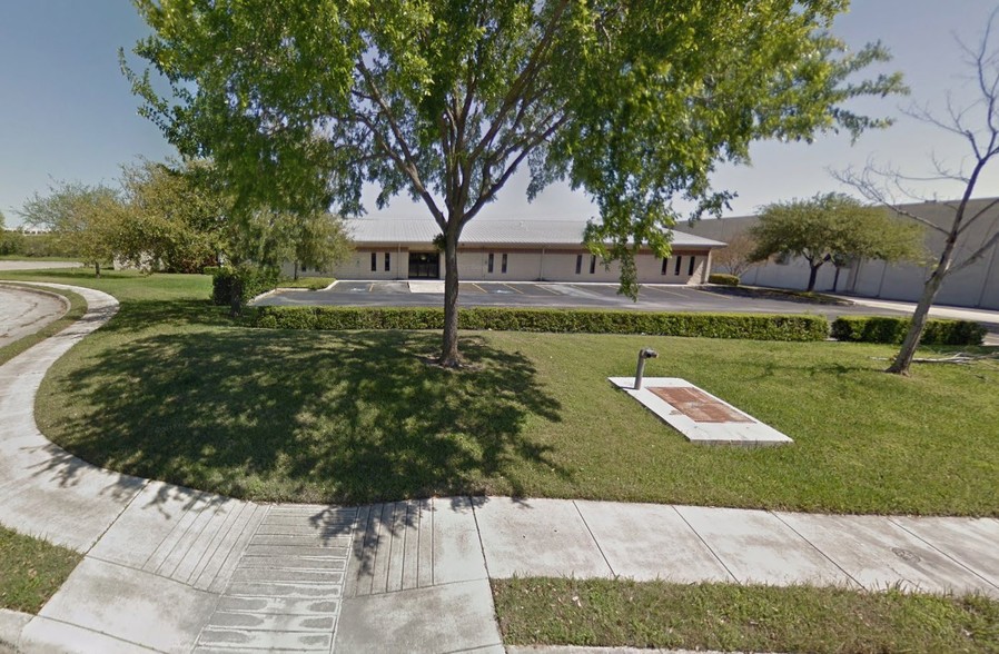 12830 Cogburn Ave, San Antonio, TX à louer - Photo de l’immeuble – Image 1 sur 42