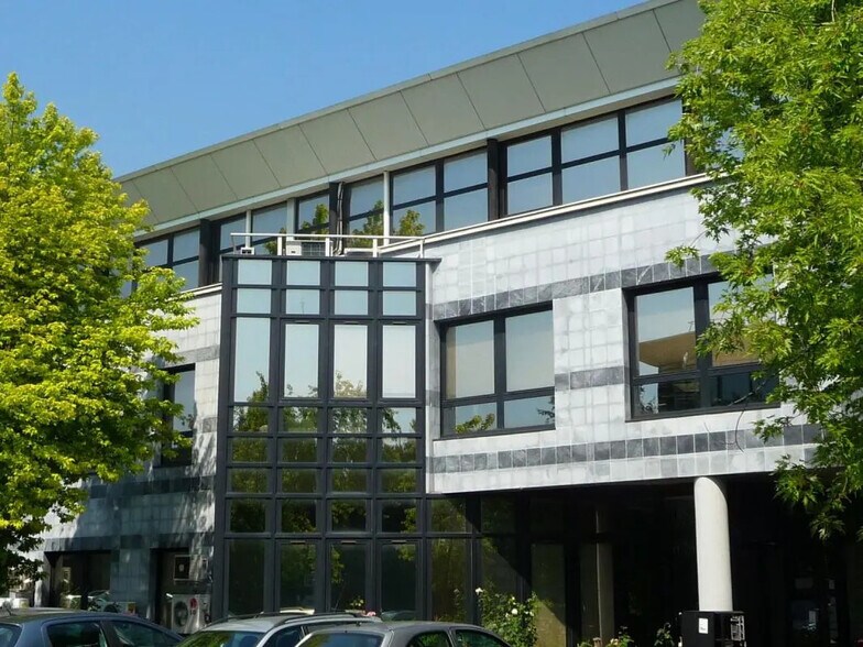 Bureau dans Gennevilliers à vendre - Photo de l’immeuble – Image 1 sur 12
