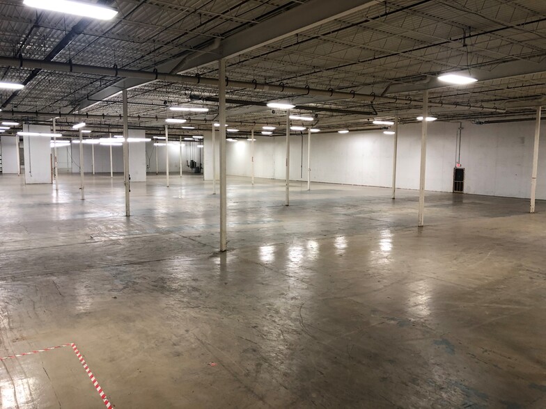 1700 Kiefer Dr, Zion, IL à louer - Photo intérieure – Image 2 sur 10
