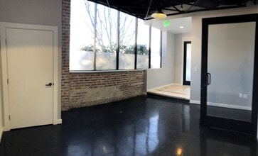 2107 Livingston St, Oakland, CA à louer Photo intérieure– Image 1 sur 4