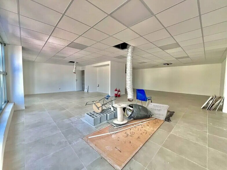 Bureau dans Villeneuve-Loubet à louer - Photo de l’immeuble – Image 2 sur 4