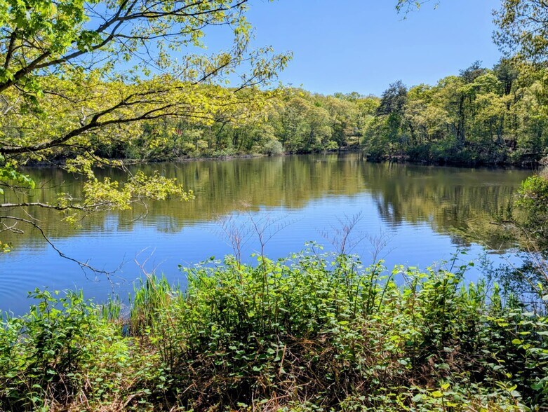 1600 Bay Ave, East Marion, NY à vendre - Photo de l’immeuble – Image 3 sur 3