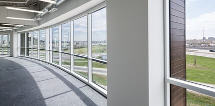 1950 Rue Maurice-Gauvin, Laval, QC à louer Photo intérieure– Image 2 sur 2