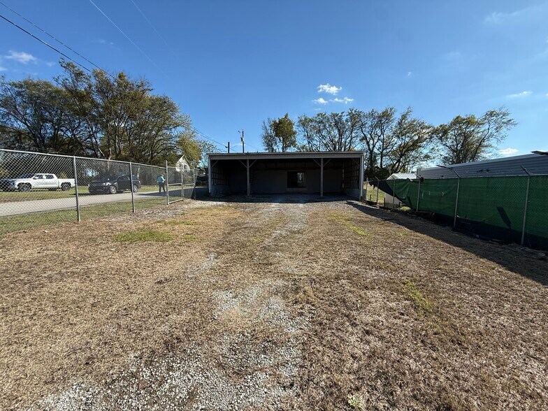 301 Bridgeway Ave, Old Hickory, TN à louer - Photo de l’immeuble – Image 3 sur 9