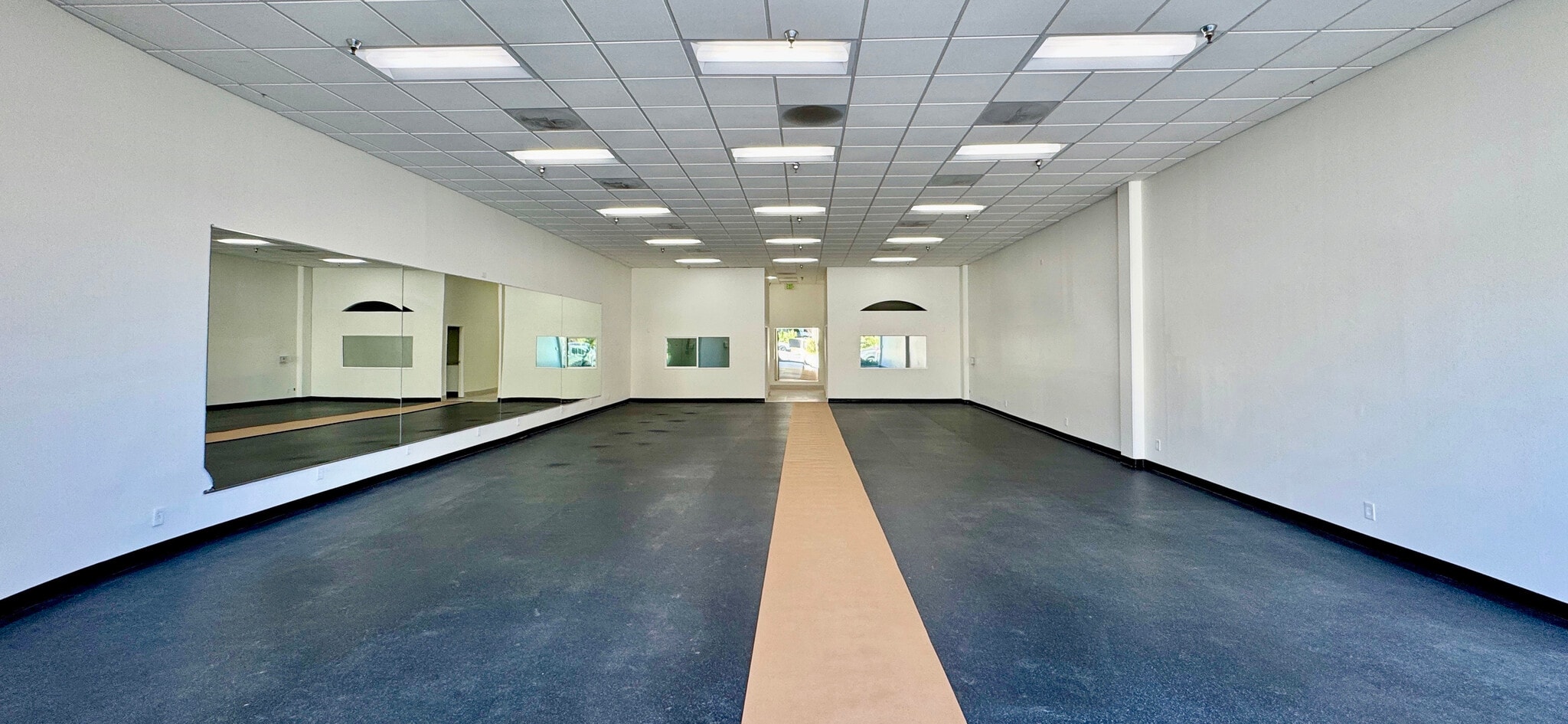 21720-21732 Ventura Blvd, Woodland Hills, CA à louer Photo de l’immeuble– Image 1 sur 5