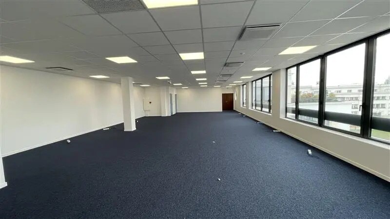 Bureau dans Chessy à vendre - Photo de l’immeuble – Image 3 sur 8