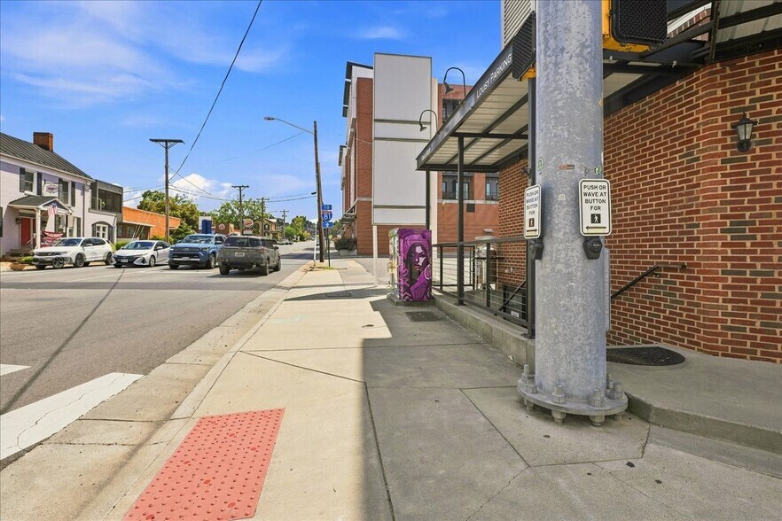20 S Mason St, Harrisonburg, VA à louer - Photo de l’immeuble – Image 3 sur 31
