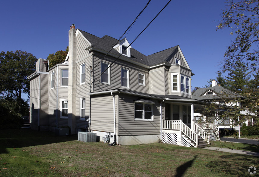 146 Maple Ave, Red Bank, NJ à louer - Photo de l’immeuble – Image 2 sur 13