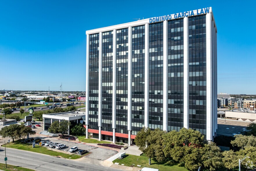 1111 W Mockingbird Ln, Dallas, TX à louer - Photo de l’immeuble – Image 1 sur 6