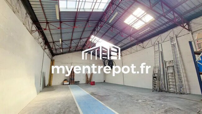 Plus de détails pour 151 Avenue Ibrahim Ali, Marseille - Local d'activités à louer