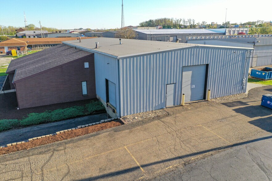 6501 Promway Ave, North Canton, OH à vendre - Photo de l’immeuble – Image 2 sur 43