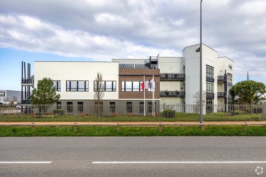 54 Rue Marcel Dassault, Genas à louer - Photo de l’immeuble – Image 2 sur 3