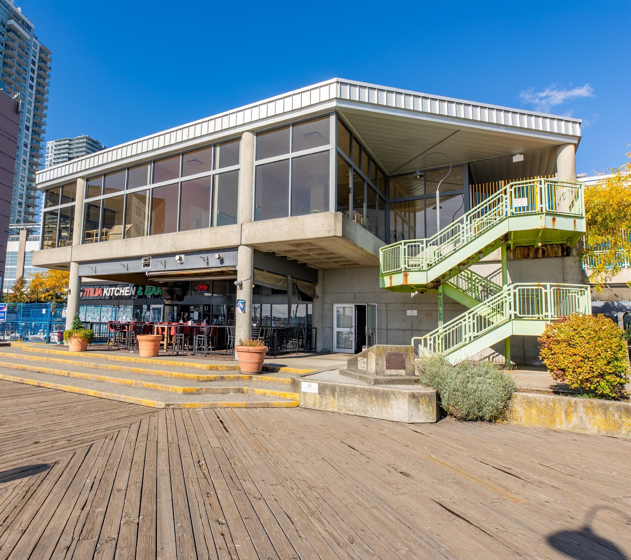 810 Quayside Dr, New Westminster, BC à louer Photo principale– Image 1 sur 3