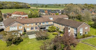 Plus de détails pour 14 St. Georges Rd, Denmead - Santé à vendre