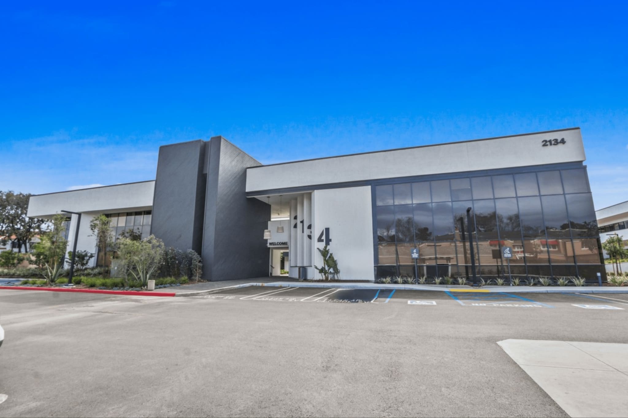 2134 Main St, Huntington Beach, CA à louer Photo principale– Image 1 sur 13