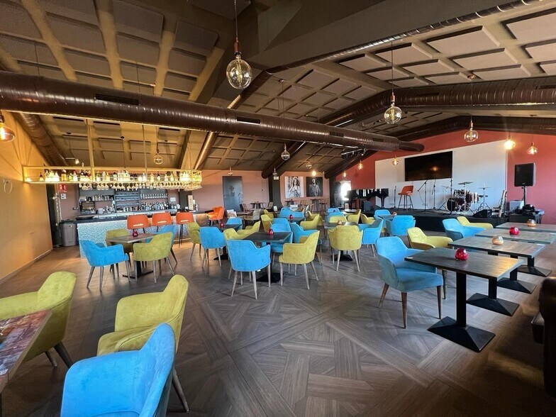 Local commercial dans Estepona à vendre - Photo de l’immeuble – Image 3 sur 18