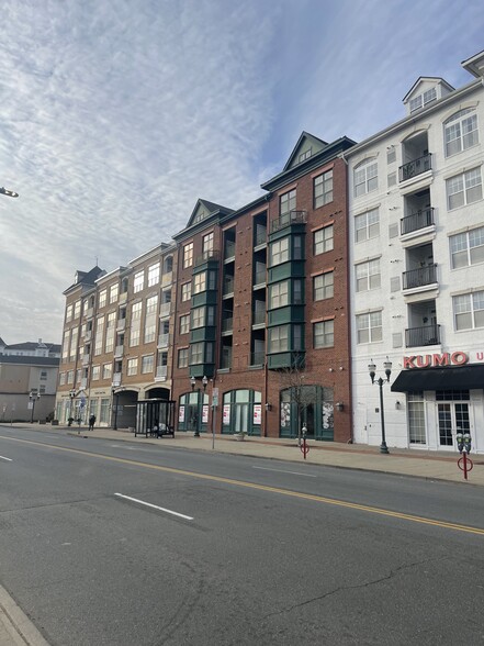 850 East Main Street Portfolio portefeuille de 2 biens à vendre sur LoopNet.fr - Photo de l’immeuble – Image 3 sur 10
