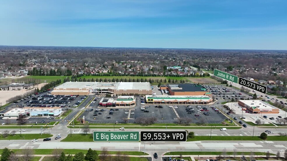 1819 E Big Beaver Rd, Troy, MI à louer - Vidéo sur l’annonce professionnelle – Image 2 sur 13
