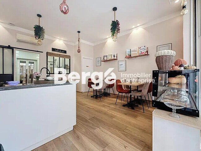 Plus de détails pour Local commercial à vendre