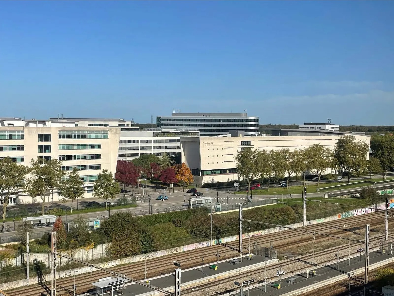 Bureau dans Montigny-le-Bretonneux à vendre Photo de l’immeuble– Image 1 sur 12
