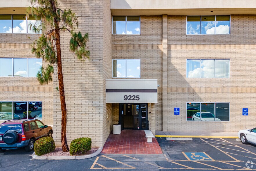 9225 N 3rd St, Phoenix, AZ à louer - Photo de l’immeuble – Image 2 sur 18