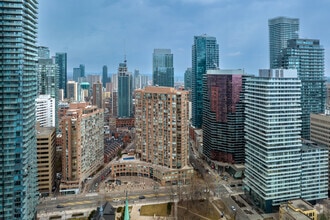 1033 Bay St, Toronto, ON - VUE AÉRIENNE  vue de carte