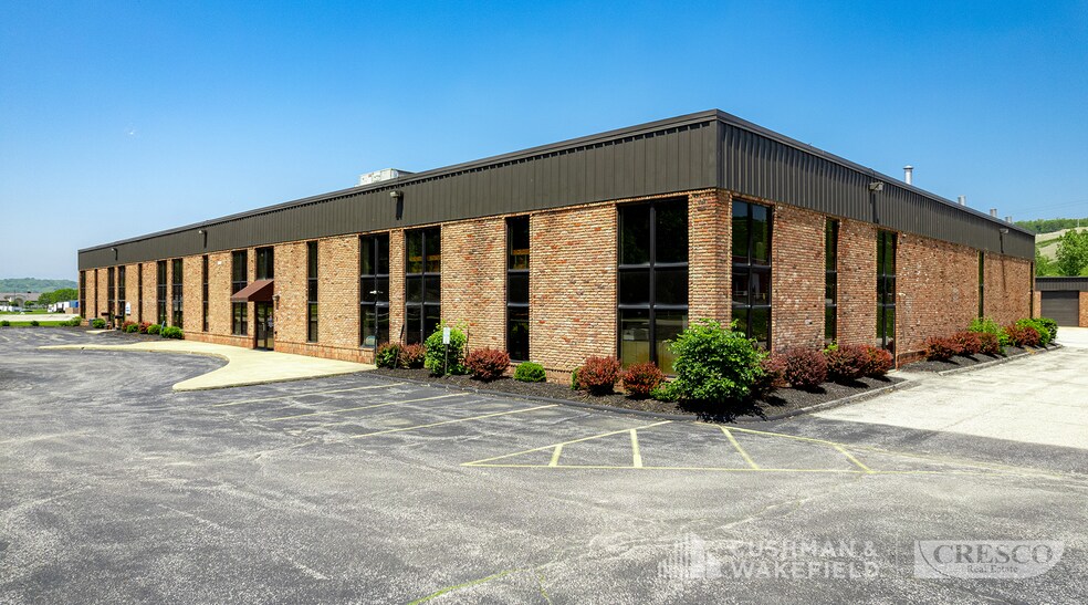 10111 Sweet Valley Dr, Valley View, OH à vendre - Photo de l’immeuble – Image 3 sur 4