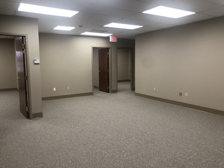 321 Susan Dr, Normal, IL à louer - Photo de l’immeuble – Image 3 sur 4
