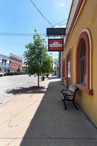Plus de détails pour 119 W Washington St, Momence, IL - Local commercial à vendre