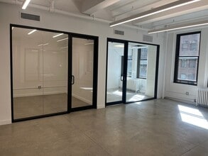 575 8th Ave, New York, NY à louer Photo intérieure– Image 2 sur 9