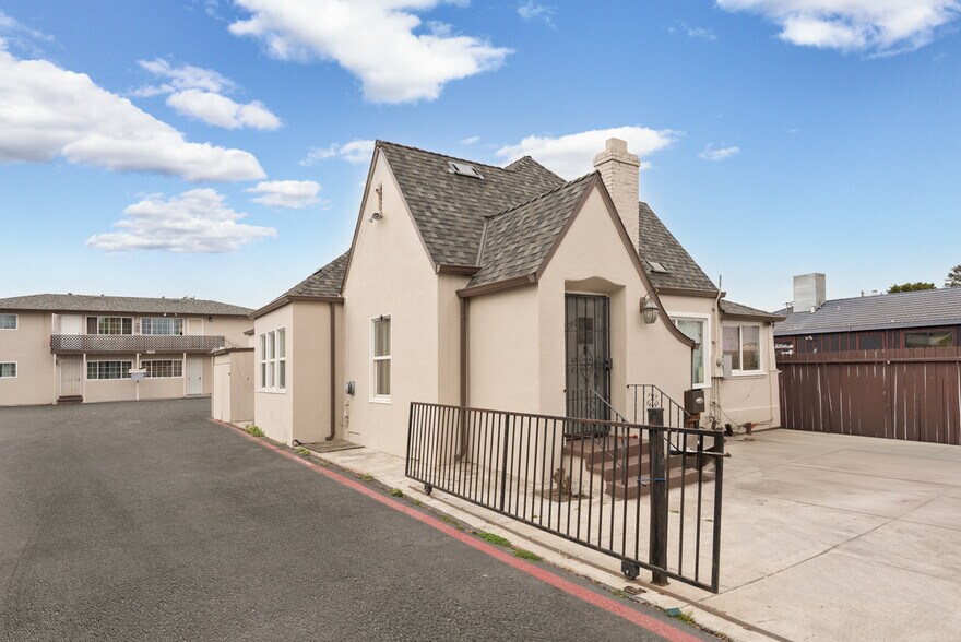 2090 Marina Blvd, San Leandro, CA à vendre - Photo de l’immeuble – Image 2 sur 29