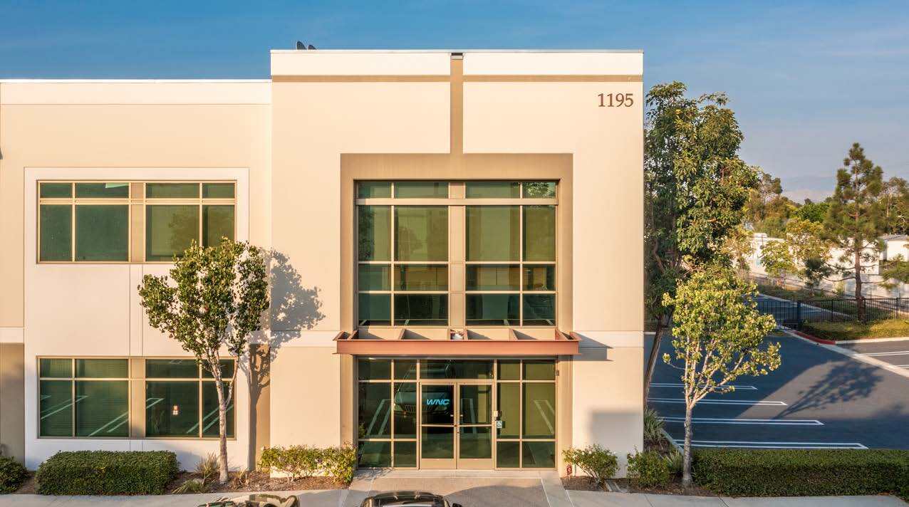 1195 Warner Ave, Tustin, CA à louer Photo de l’immeuble– Image 1 sur 2