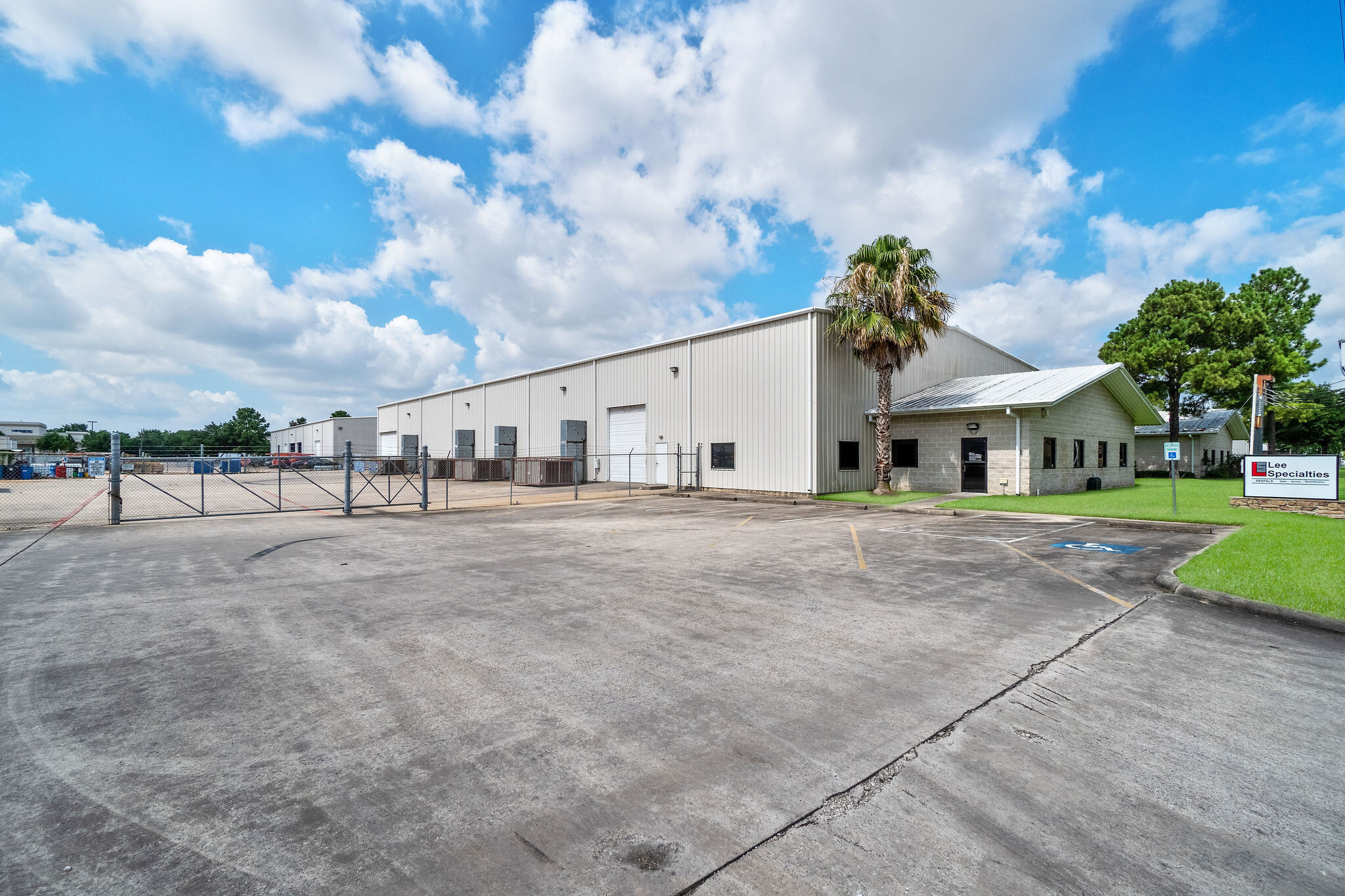 5119 Hiltonview Rd, Houston, TX à louer Photo de l’immeuble– Image 1 sur 8