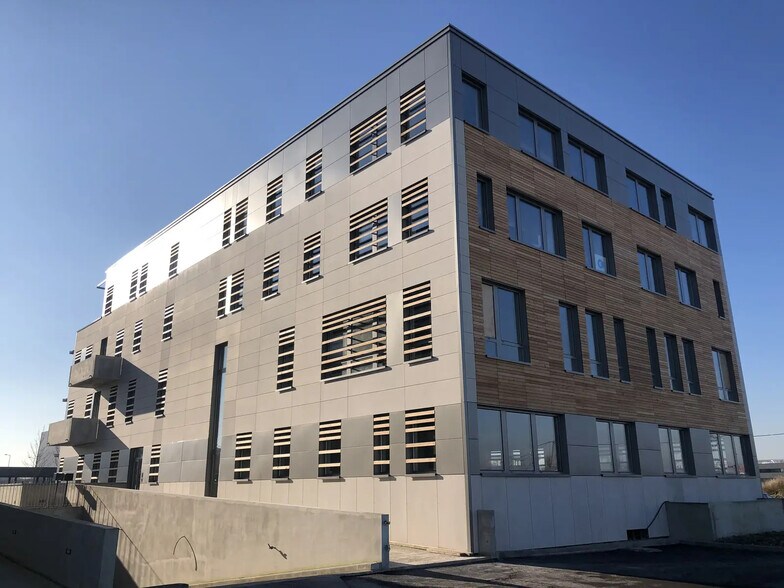 Bureau dans Reims à louer - Photo de l’immeuble – Image 1 sur 6